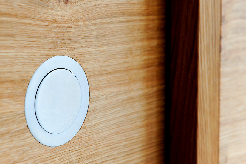 Schreinerei TEKO – Schreiner München und Dachau – Schiebetür Asteiche Beschlag