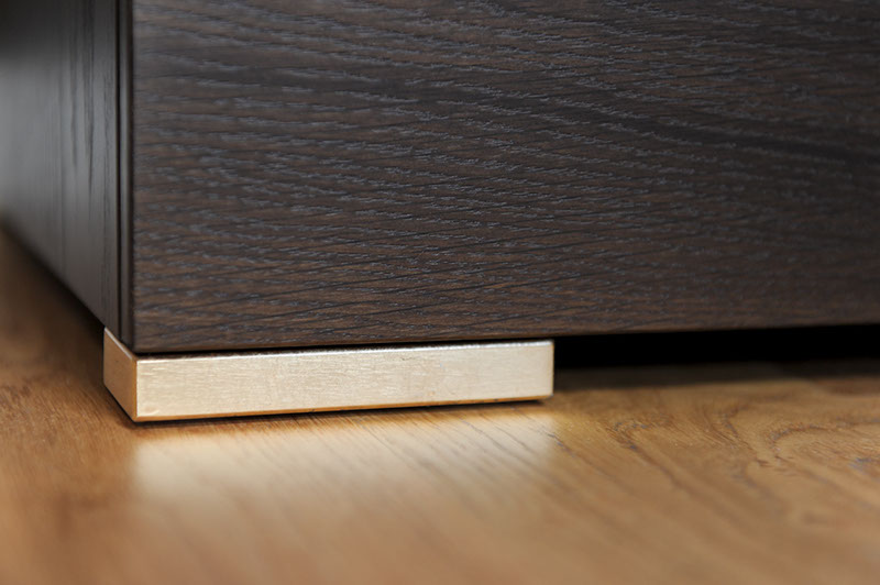 Schreinerei TEKO – Schreiner München, Dachau – Kommode Räuchereiche mit Blattgold