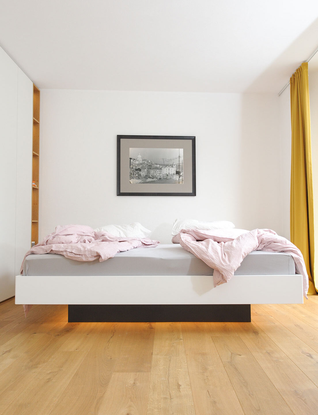 Schlafzimmer Bett mit LED-Beleuchtung - Schreinerei TEKO - Schreiner München